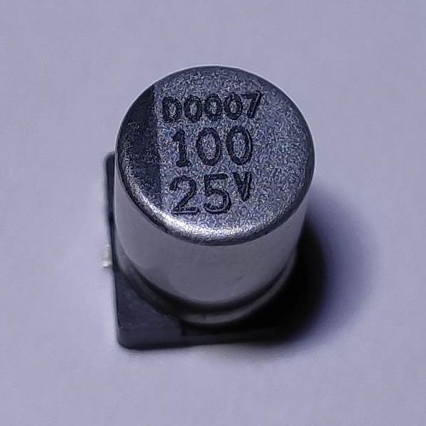 100uF 25V általános célú SMD elektrolit kondenzátor ELNA RV3