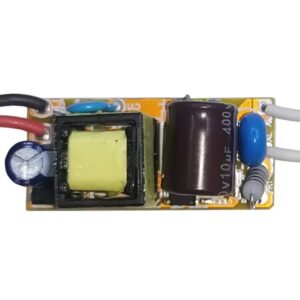 LED tápegység modul 230V 8-12W 300mA közelről fotózva
